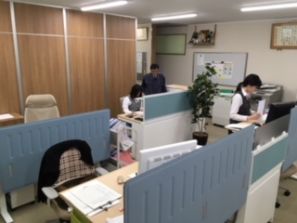 求人募集中。若いメンバーが活躍中です。 求人募集中。若いメンバーが活躍中です。
