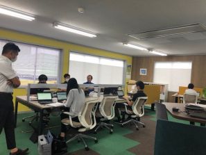 人がいる時に・・。 人がいる時に・・。