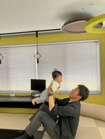 左から順に~どアップの人、仕事中パパ、0歳、育休中ママ、来月転勤する人 左から順に~どアップの人、仕事中パパ、0歳、育休中ママ、来月転勤する人